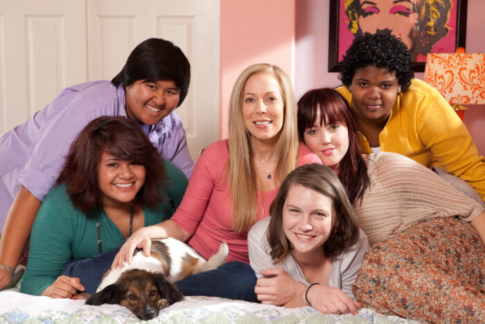 79289-UPLOAD_FILE_4-TTP-Lauri-w-girls-on-bed
